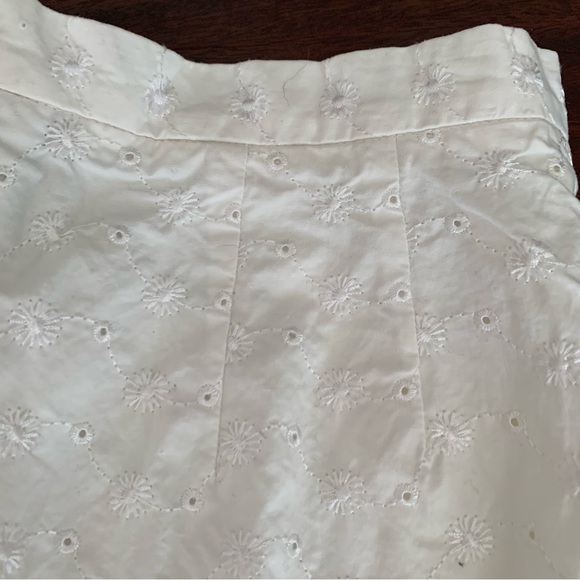 Vintage Tommy Hilfiger Ivory Eyelet, Lined Shorts, Size 4 - Picture 9 of 11
